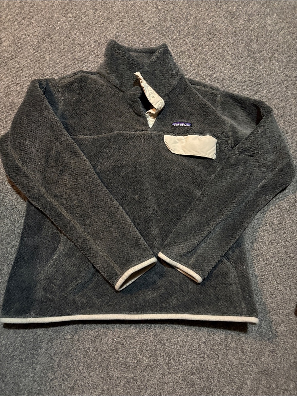 Patagonia Charcoal Fleece Pullover with Cream Pocket Trim